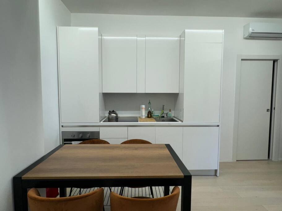 Modern Apartment - Walking Distance To Milan Central Station ภายนอก รูปภาพ