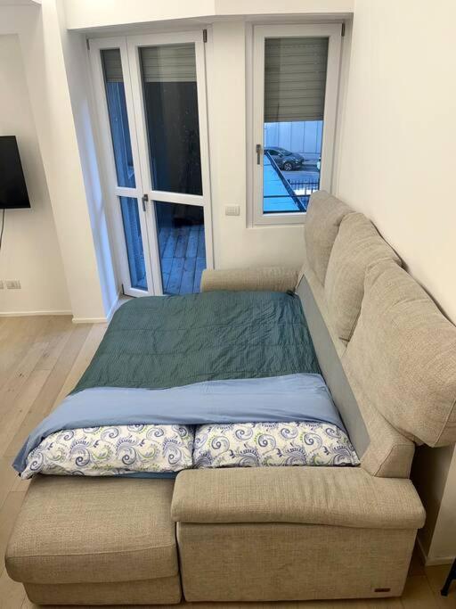 Modern Apartment - Walking Distance To Milan Central Station ภายนอก รูปภาพ